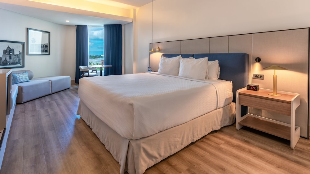 Crowne Plaza Santo Domingo by IHG — Hotel rooms in Santo Domingo, Distrito Nacional