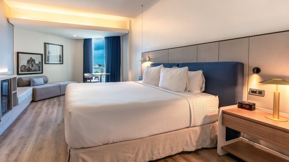 Crowne Plaza Santo Domingo by IHG — Hotel rooms in Santo Domingo, Distrito Nacional