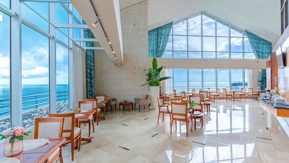 Crowne Plaza Santo Domingo by IHG — Restaurant & bars in Santo Domingo, Distrito Nacional