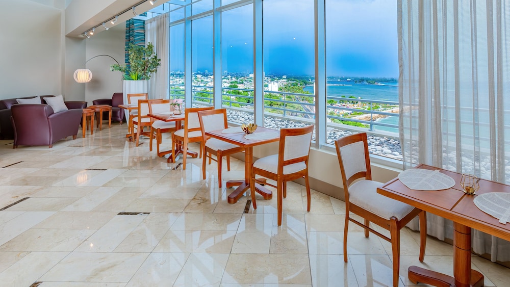 Crowne Plaza Santo Domingo by IHG — Restaurant & bars in Santo Domingo, Distrito Nacional
