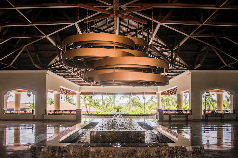 Majestic Colonial Punta Cana - All Inclusive — Hotel building in Bavaro, La Altagracia