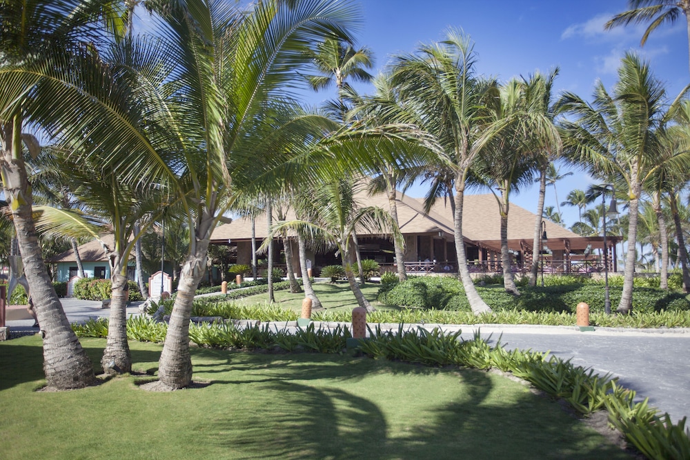 Majestic Colonial Punta Cana - All Inclusive — Hotel building in Bavaro, La Altagracia