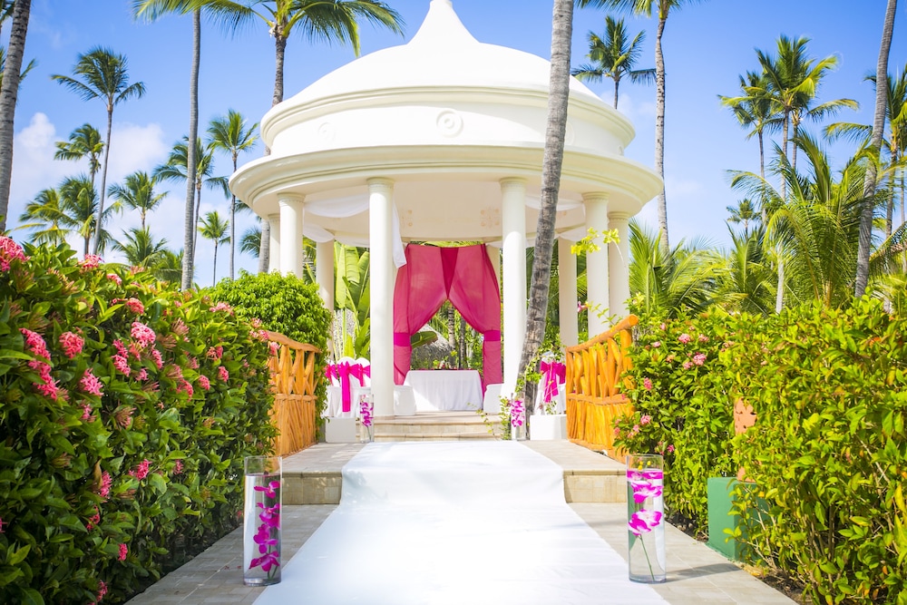 Majestic Colonial Punta Cana - All Inclusive — Hotel building in Bavaro, La Altagracia