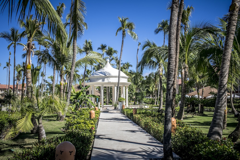 Majestic Colonial Punta Cana - All Inclusive — Hotel building in Bavaro, La Altagracia