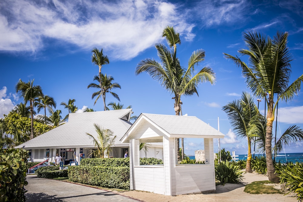 Majestic Colonial Punta Cana - All Inclusive — Hotel building in Bavaro, La Altagracia