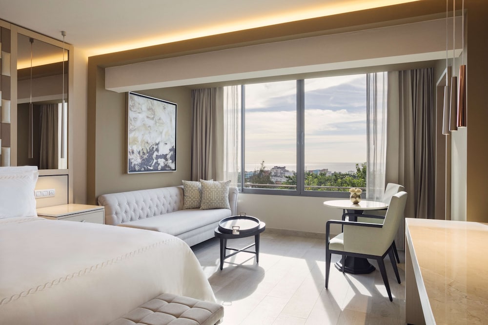 El Embajador, a Royal Hideaway Hotel — Hotel rooms in Santo Domingo, Distrito Nacional