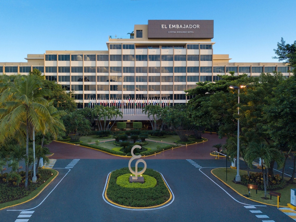 El Embajador, a Royal Hideaway Hotel — Hotel building in Santo Domingo, Distrito Nacional