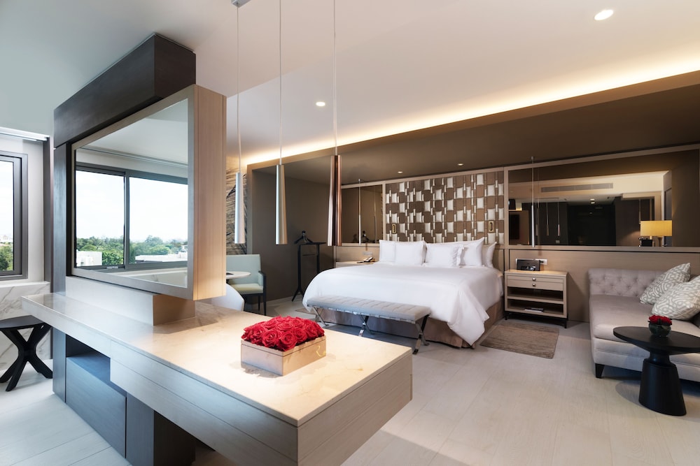 El Embajador, a Royal Hideaway Hotel — Hotel rooms in Santo Domingo, Distrito Nacional