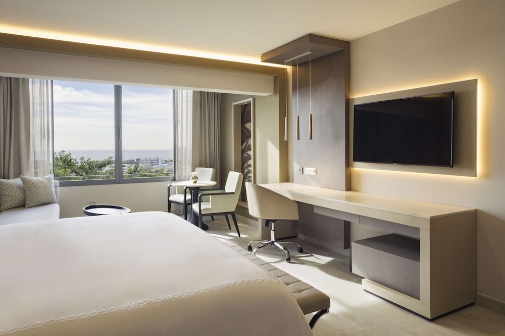 El Embajador, a Royal Hideaway Hotel — Hotel rooms in Santo Domingo, Distrito Nacional