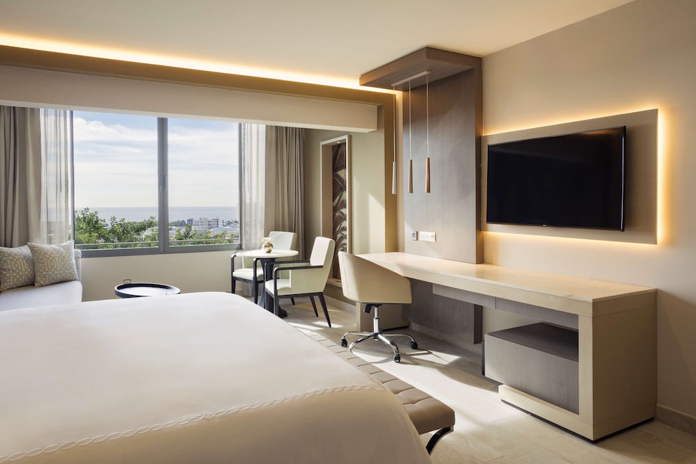 El Embajador, a Royal Hideaway Hotel — Hotel rooms in Santo Domingo, Distrito Nacional