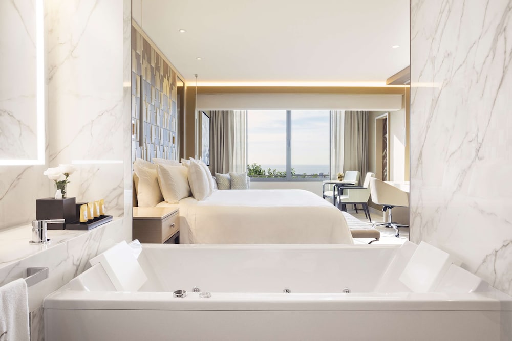 El Embajador, a Royal Hideaway Hotel — Hotel rooms in Santo Domingo, Distrito Nacional