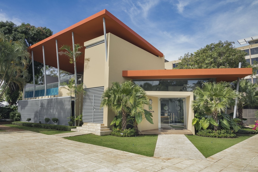 El Embajador, a Royal Hideaway Hotel — Hotel building in Santo Domingo, Distrito Nacional