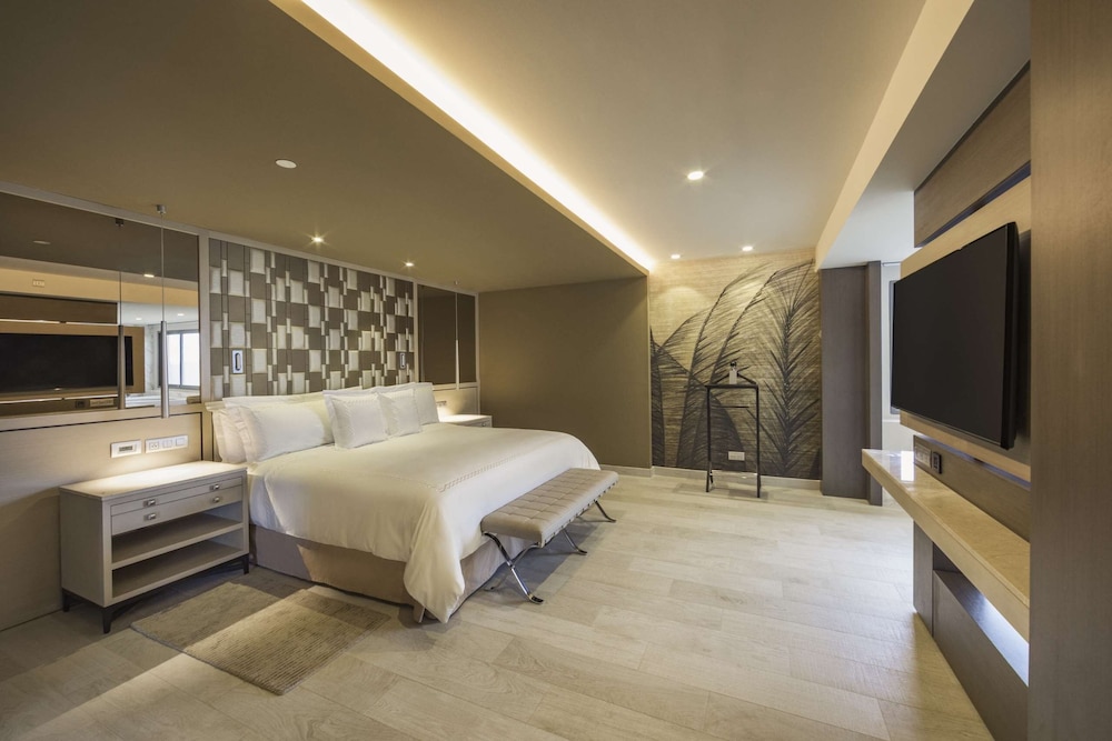 El Embajador, a Royal Hideaway Hotel — Hotel rooms in Santo Domingo, Distrito Nacional