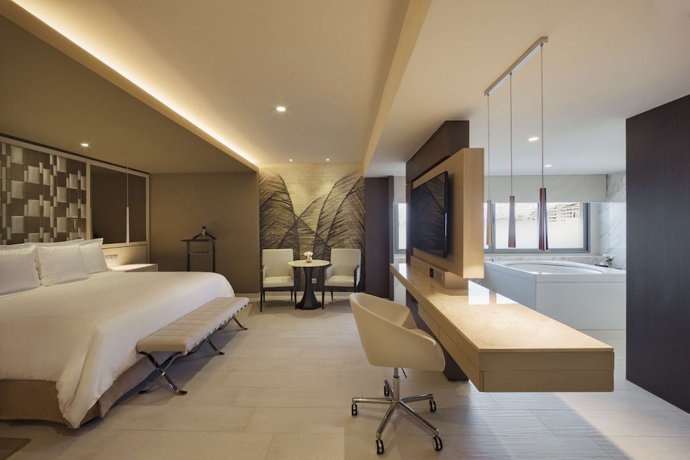El Embajador, a Royal Hideaway Hotel — Hotel rooms in Santo Domingo, Distrito Nacional