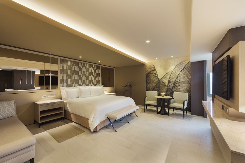 El Embajador, a Royal Hideaway Hotel — Hotel rooms in Santo Domingo, Distrito Nacional