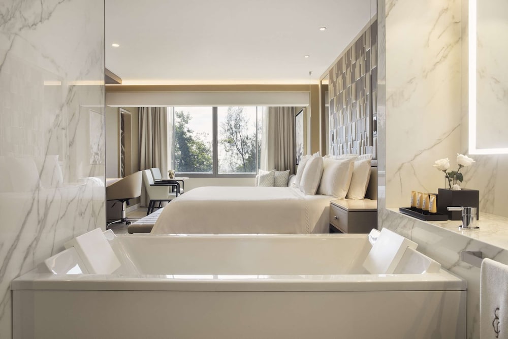 El Embajador, a Royal Hideaway Hotel — Hotel rooms in Santo Domingo, Distrito Nacional
