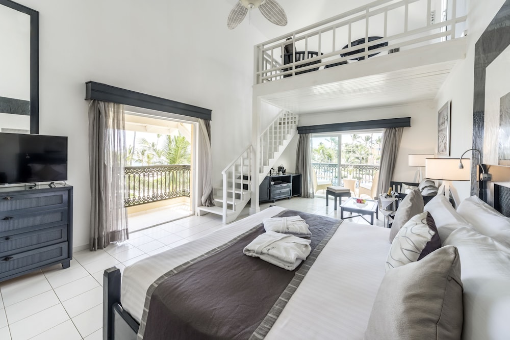 Ocean Blue & Sand Beach Resort - All Inclusive — Hotel rooms in Bavaro, La Altagracia