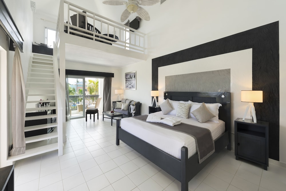 Ocean Blue & Sand Beach Resort - All Inclusive — Hotel rooms in Bavaro, La Altagracia