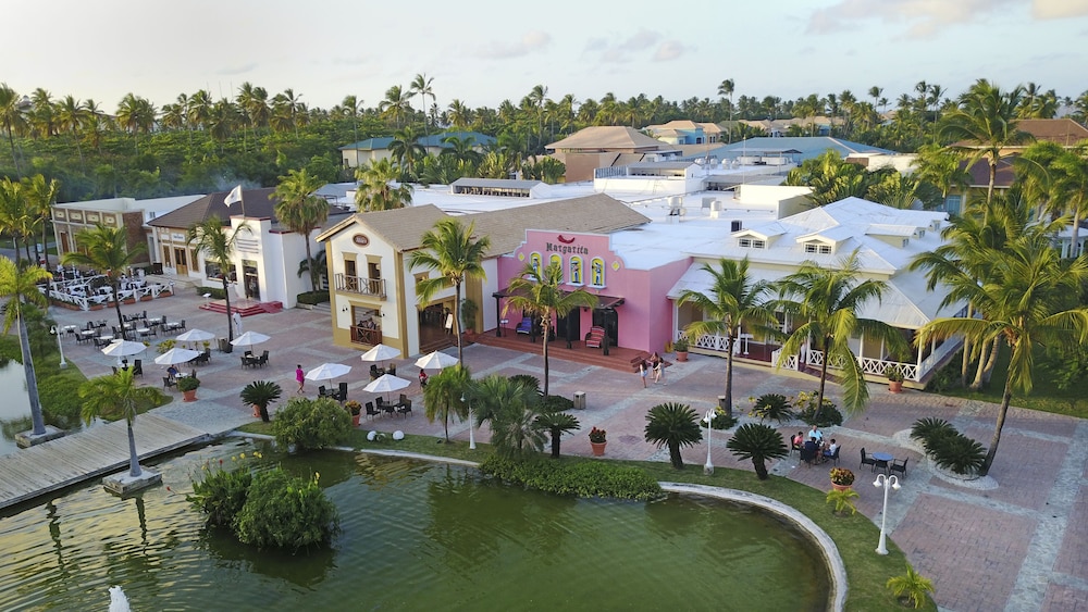 Ocean Blue & Sand Beach Resort - All Inclusive — Hotel building in Bavaro, La Altagracia
