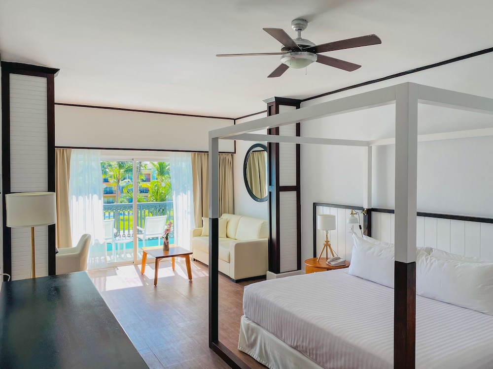 Ocean Blue & Sand Beach Resort - All Inclusive — Hotel rooms in Bavaro, La Altagracia