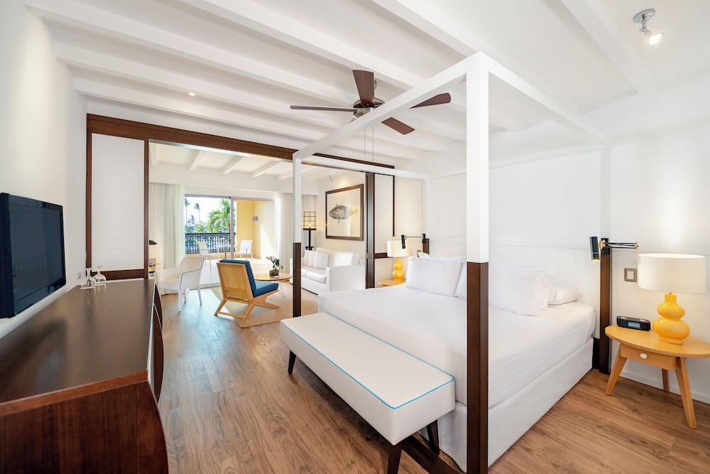 Ocean Blue & Sand Beach Resort - All Inclusive — Hotel rooms in Bavaro, La Altagracia