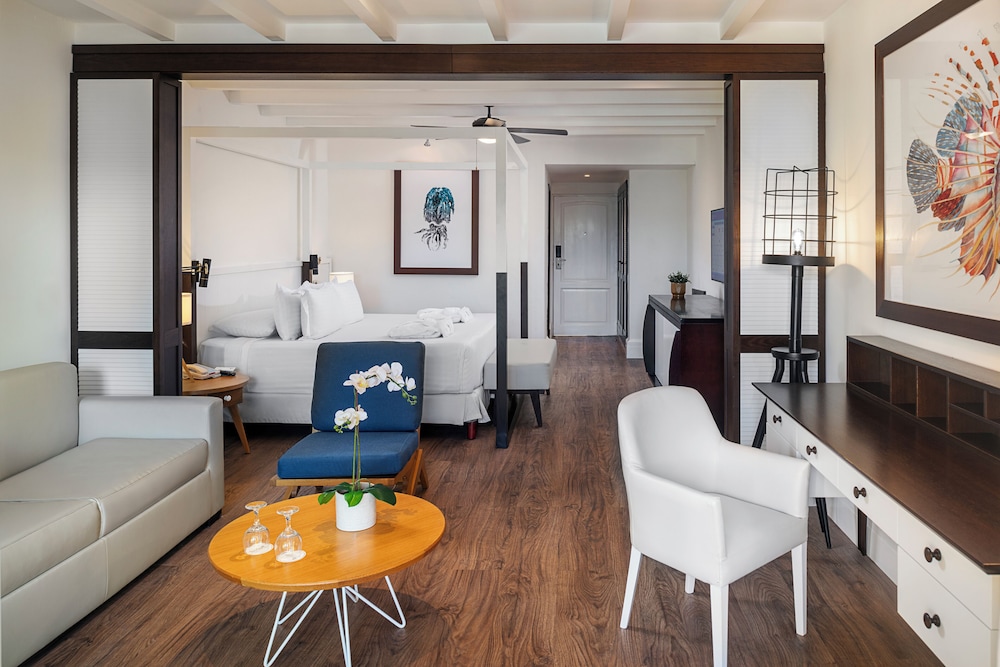 Ocean Blue & Sand Beach Resort - All Inclusive — Hotel rooms in Bavaro, La Altagracia