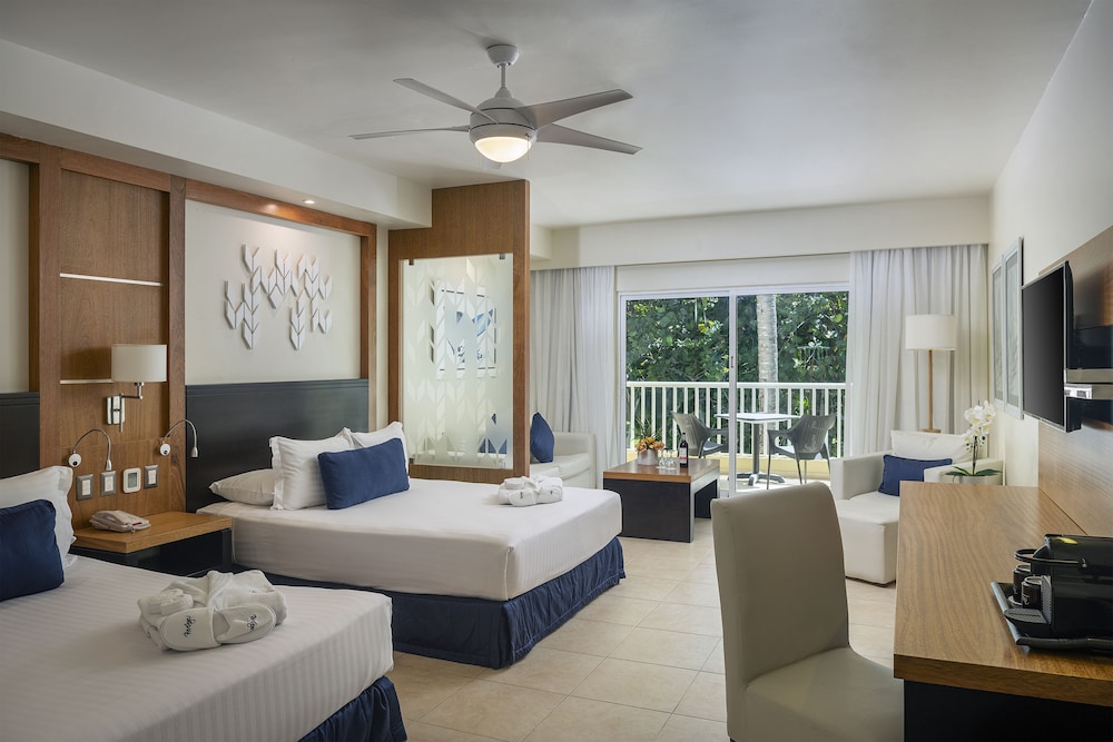 Ocean Blue & Sand Beach Resort - All Inclusive — Hotel rooms in Bavaro, La Altagracia