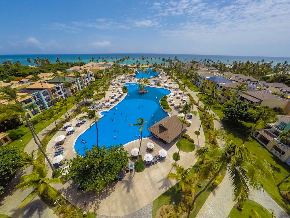 Ocean Blue & Sand Beach Resort - All Inclusive — Swimming pool in Bavaro, La Altagracia