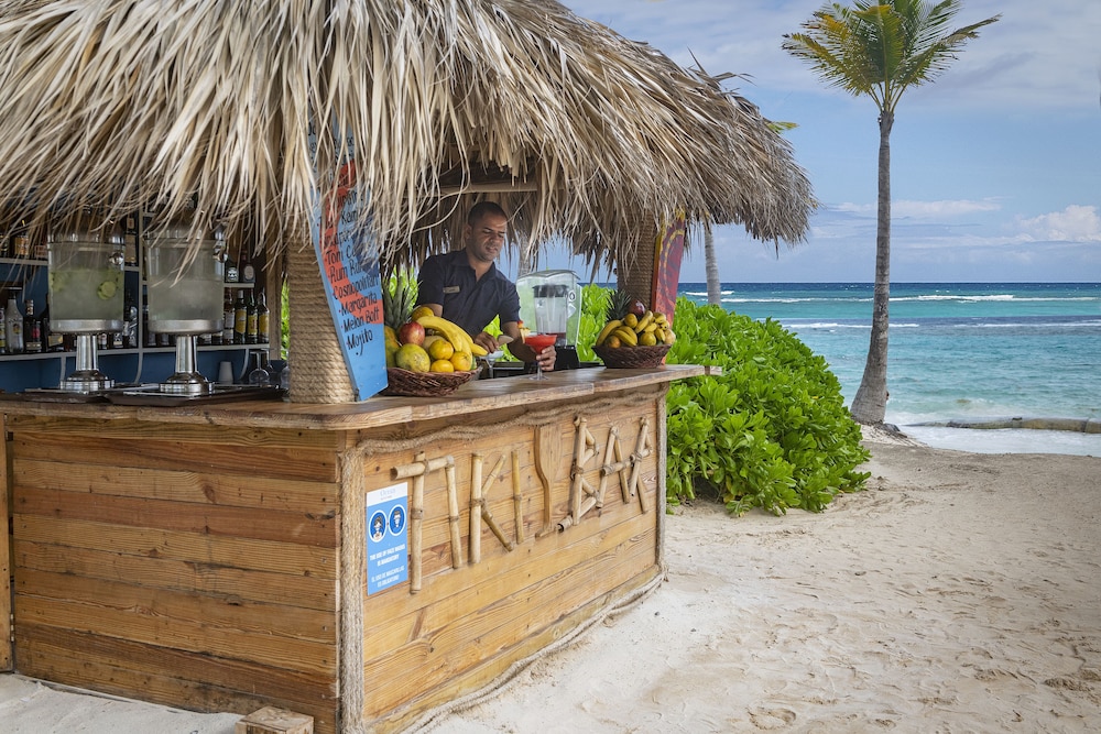 Ocean Blue & Sand Beach Resort - All Inclusive — Restaurant & bars in Bavaro, La Altagracia