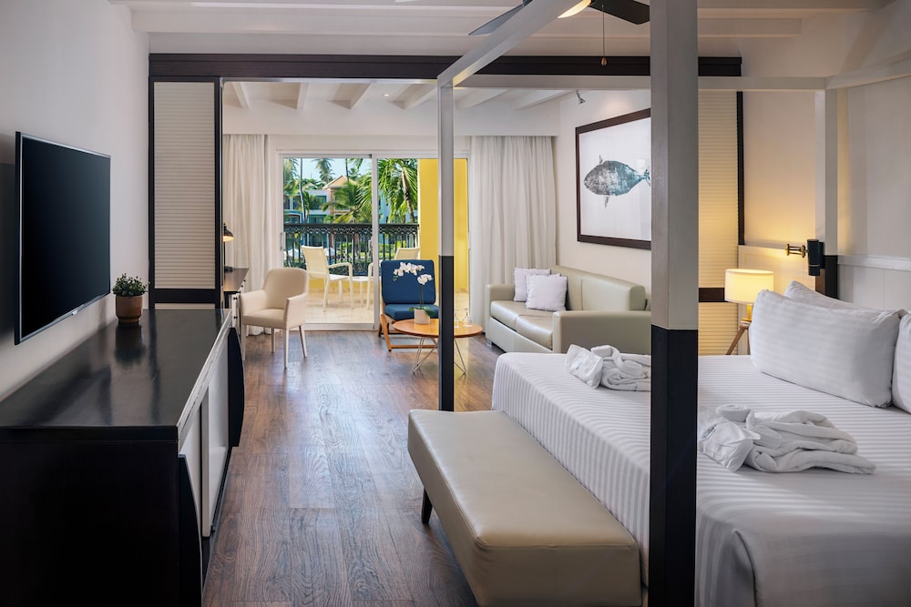 Ocean Blue & Sand Beach Resort - All Inclusive — Hotel rooms in Bavaro, La Altagracia