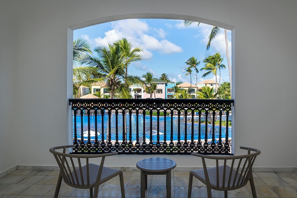 Ocean Blue & Sand Beach Resort - All Inclusive — Hotel rooms in Bavaro, La Altagracia