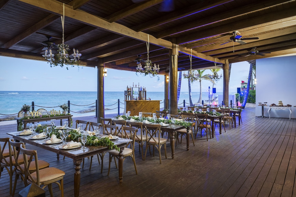 Ocean Blue & Sand Beach Resort - All Inclusive — Restaurant & bars in Bavaro, La Altagracia