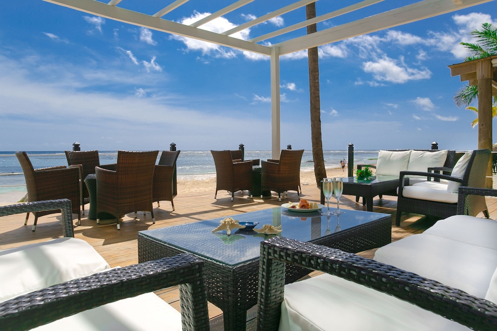 Ocean Blue & Sand Beach Resort - All Inclusive — Restaurant & bars in Bavaro, La Altagracia