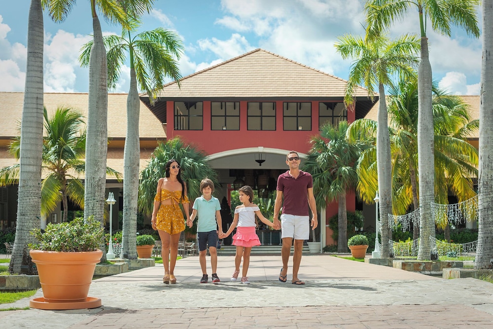 Ocean Blue & Sand Beach Resort - All Inclusive — Hotel building in Bavaro, La Altagracia