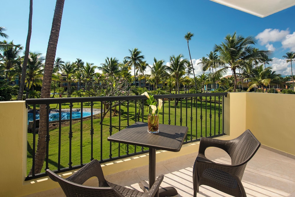 Ocean Blue & Sand Beach Resort - All Inclusive — Hotel building in Bavaro, La Altagracia