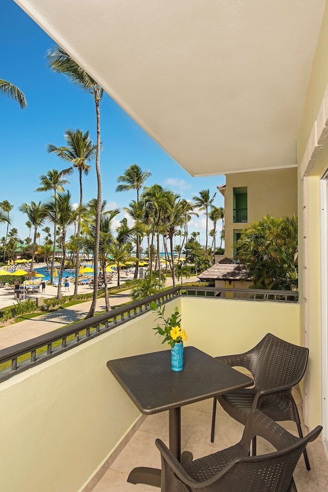 Ocean Blue & Sand Beach Resort - All Inclusive — Hotel rooms in Bavaro, La Altagracia