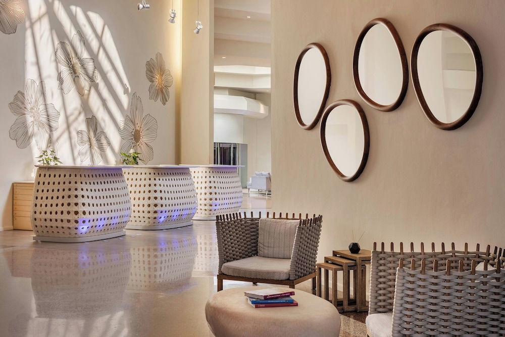 Renaissance Santo Domingo Jaragua Hotel & Casino — Hotel building in Santo Domingo, Distrito Nacional