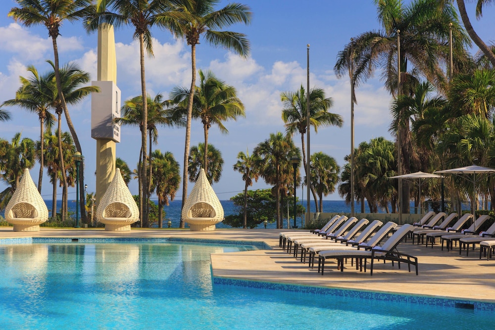 Renaissance Santo Domingo Jaragua Hotel & Casino — Swimming pool in Santo Domingo, Distrito Nacional
