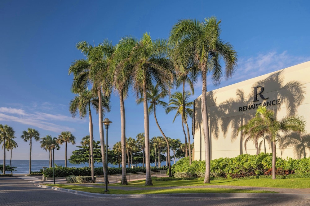 Renaissance Santo Domingo Jaragua Hotel & Casino — Hotel building in Santo Domingo, Distrito Nacional