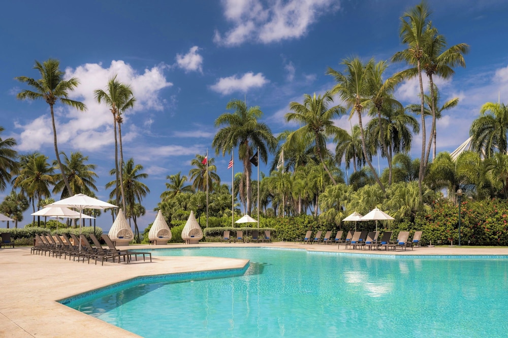 Renaissance Santo Domingo Jaragua Hotel & Casino — Swimming pool in Santo Domingo, Distrito Nacional