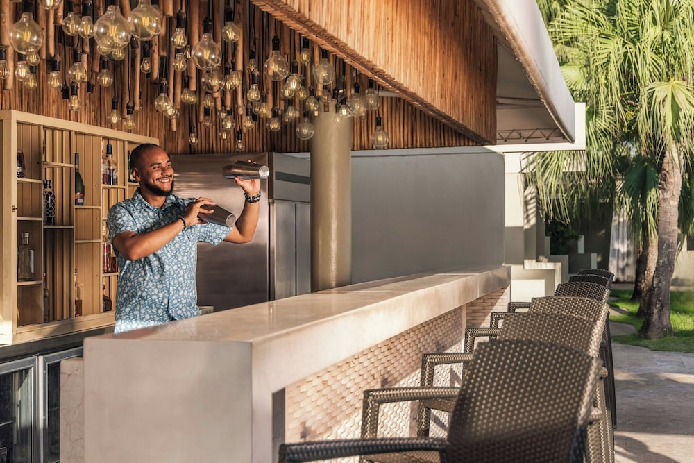 Renaissance Santo Domingo Jaragua Hotel & Casino — Restaurant & bars in Santo Domingo, Distrito Nacional