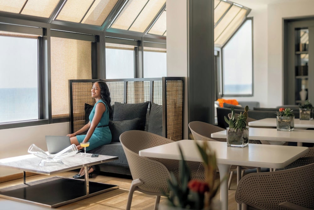Renaissance Santo Domingo Jaragua Hotel & Casino — Restaurant & bars in Santo Domingo, Distrito Nacional