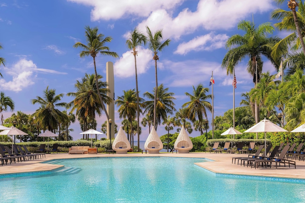 Renaissance Santo Domingo Jaragua Hotel & Casino — Swimming pool in Santo Domingo, Distrito Nacional