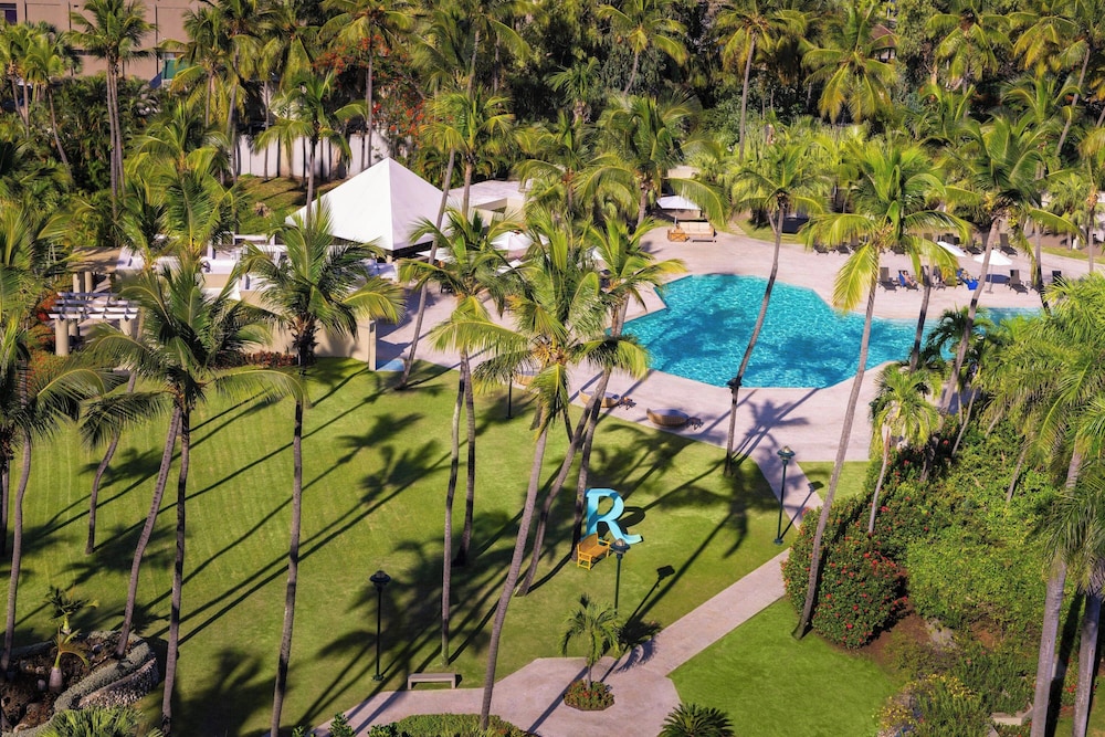 Renaissance Santo Domingo Jaragua Hotel & Casino — Swimming pool in Santo Domingo, Distrito Nacional