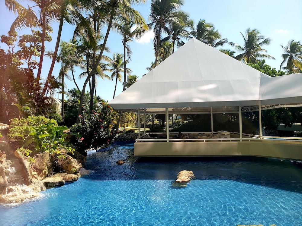 Renaissance Santo Domingo Jaragua Hotel & Casino — Swimming pool in Santo Domingo, Distrito Nacional