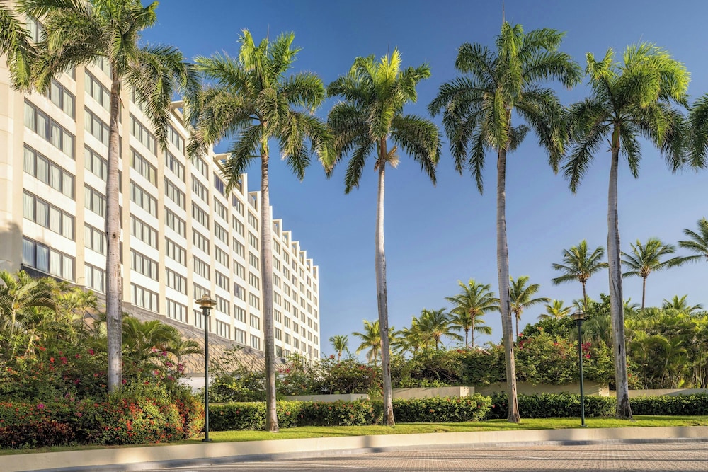 Renaissance Santo Domingo Jaragua Hotel & Casino — Hotel building in Santo Domingo, Distrito Nacional
