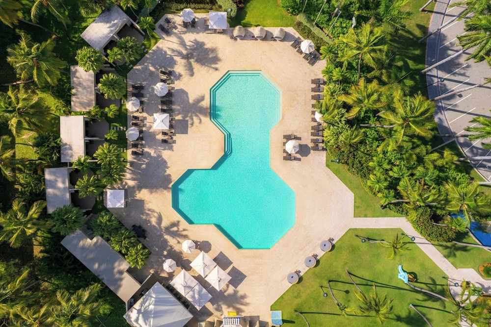 Renaissance Santo Domingo Jaragua Hotel & Casino — Swimming pool in Santo Domingo, Distrito Nacional