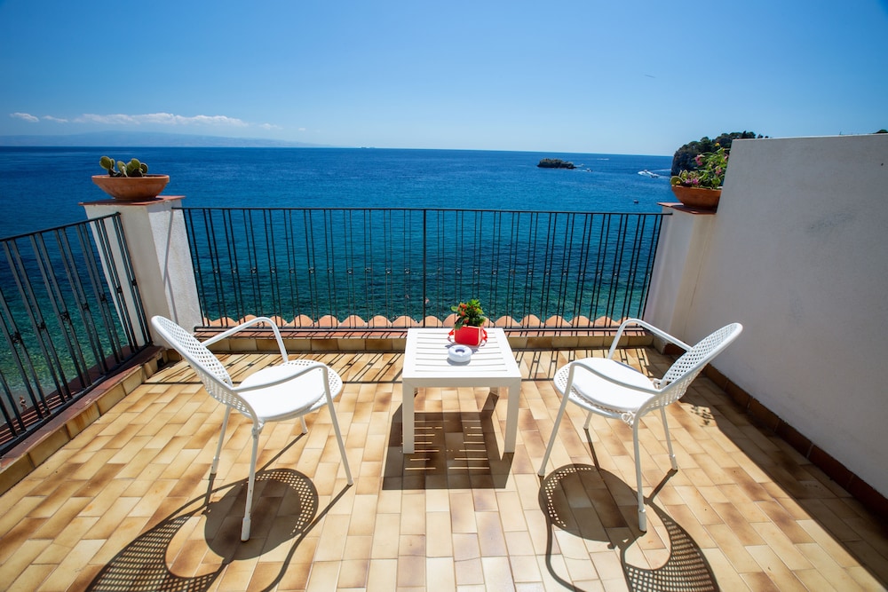 Hotel Lido Mediterranee — Hotel rooms in Taormina, Sicily
