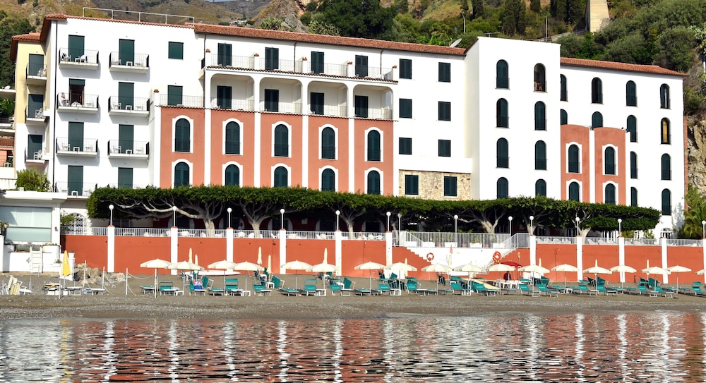Hotel Lido Mediterranee — Hotel building in Taormina, Sicily