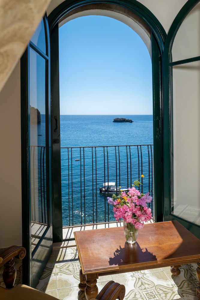 Hotel Lido Mediterranee — Hotel rooms in Taormina, Sicily